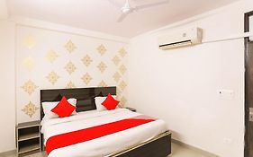 Hotel O Park Inn Near New Ashok Nagar Metro Station